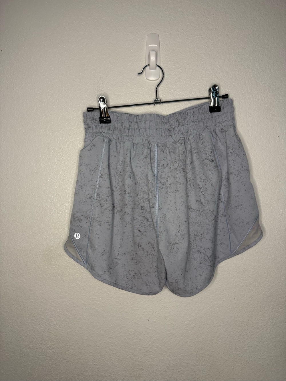 Lululemon Hotty Hot High-Rise Lined Short 4" - Picture 2 of 3